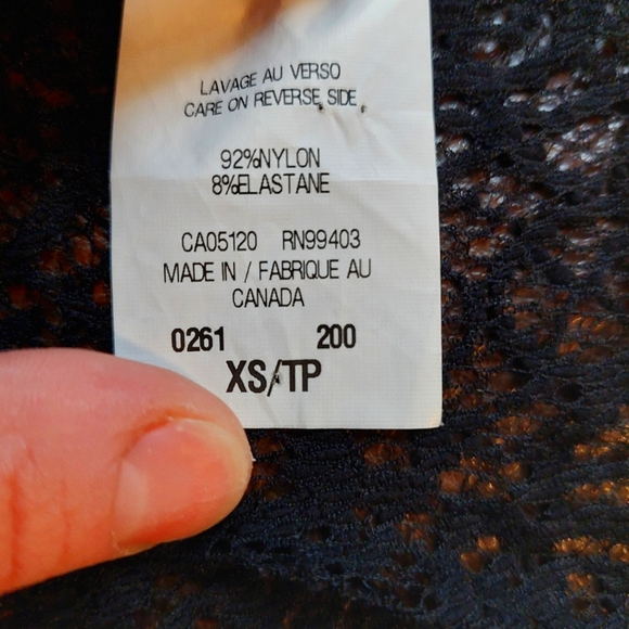 Dainty, cropped black lace cover-up - Picture 4 of 4